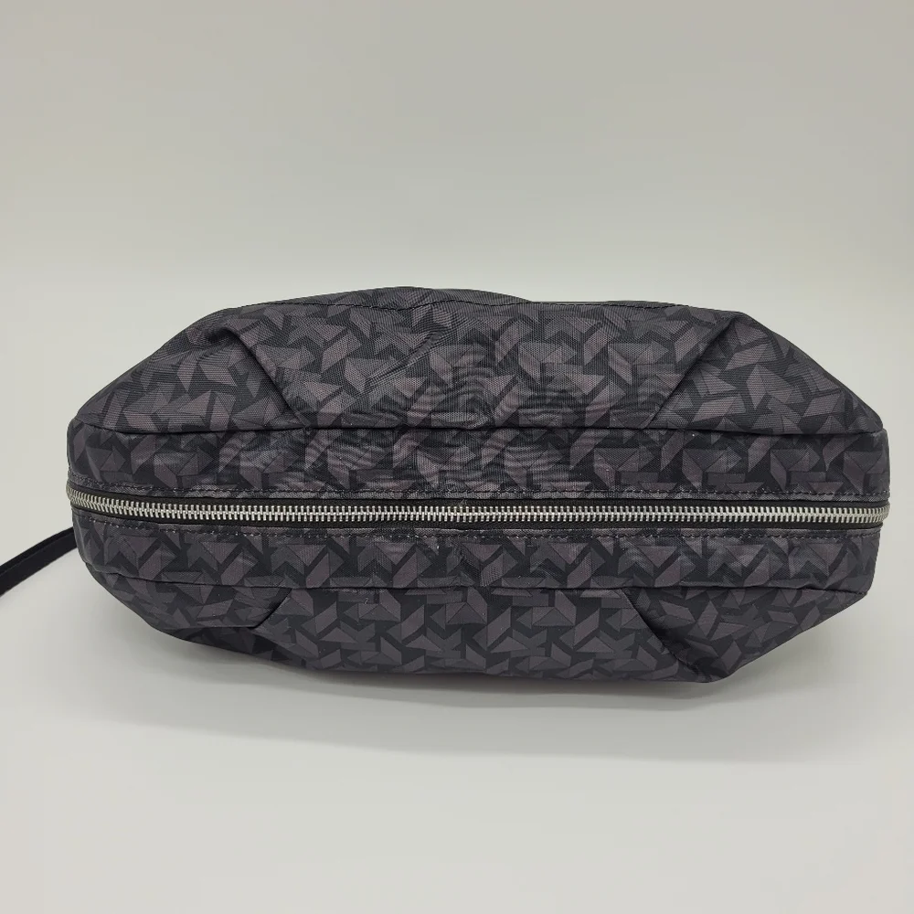 Kipling Sadie Hobo Shoulder Bag Lightweight Pockets Zippers Expandable Pockets